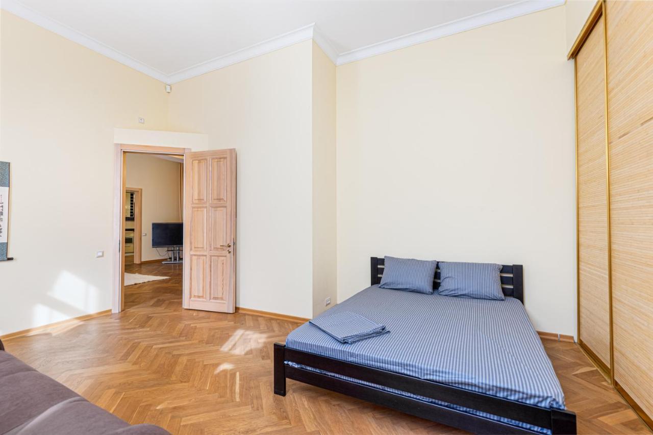 Grecheskaya Street Art Apartment Odessa Luaran gambar