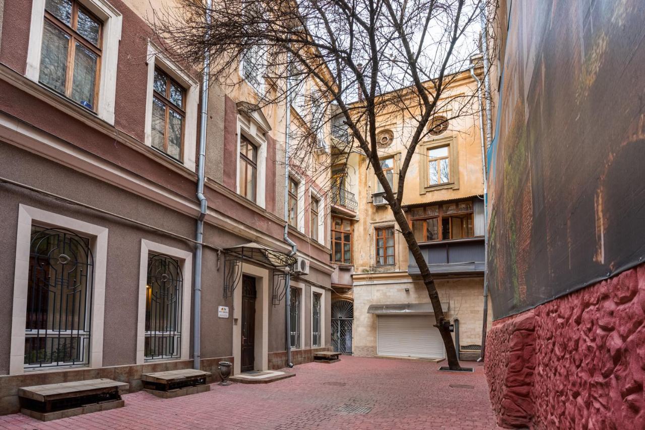 Grecheskaya Street Art Apartment Odessa Luaran gambar